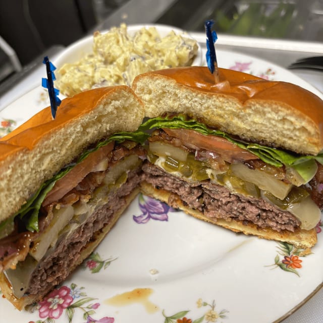Hot Hawaiian Burger ￼.